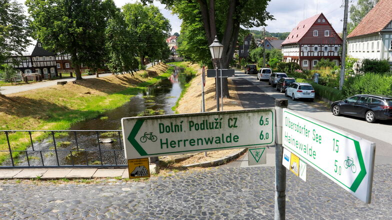 In Großschönau gibt es bereits einen Radweg an der Mandau. Ziel ist es nun, den gesamten Fluss von der Quelle in Tschechien bis zur Mündung in Zittau entlang radeln zu können.