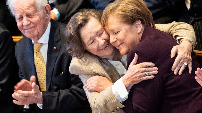 2020 mit Bundeskanzlerin Angela Merkel un Ingrid Biedenkopf beim 90. Geburtstag des Politikers in der Dresdner Frauenkirche.