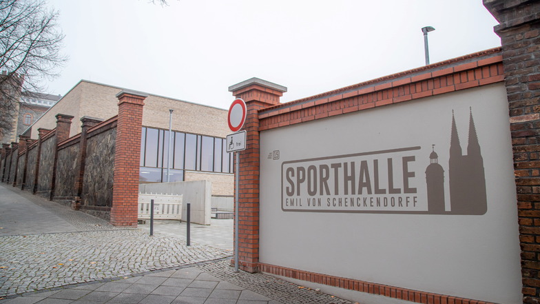 Fahrradständer vor Görlitzer Sporthalle fehlen