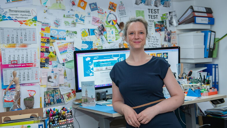 Petra Richter in ihrem Großenhainer Büro von Pikee Design. Hier entstehen Anzeigen, Webseiten und mehr.