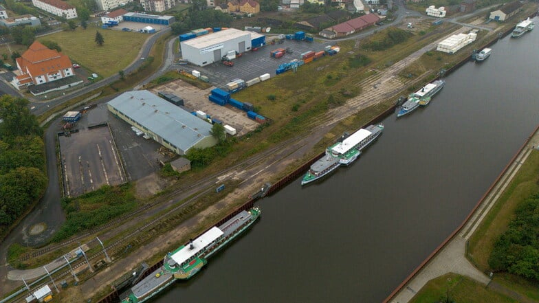 Der Südkai im Riesaer Hafen: Hier soll künftig einmal das neue KV-Terminal stehen und den Containerumschlag entscheidend voranbringen.