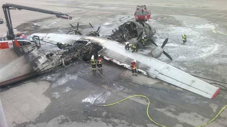 Eine Frachtmaschine ist am frühen Freitagmorgen auf dem Flughafen Leipzig/Halle in Schkeuditz ausgebrannt.