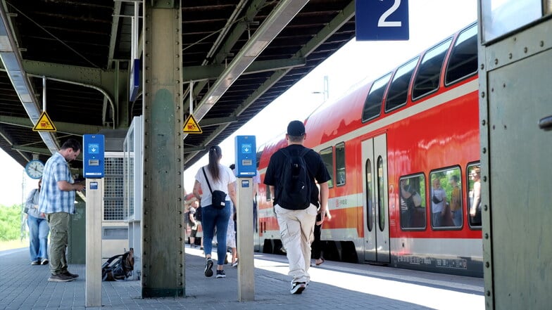 Weil die Türen zu früh schlossen, wurde am 17. Juni eine Frau auf dem Meißner Bahnhof vom anfahrenden Zug mitgerissen. Sie starb an ihren schweren Verletzungen.