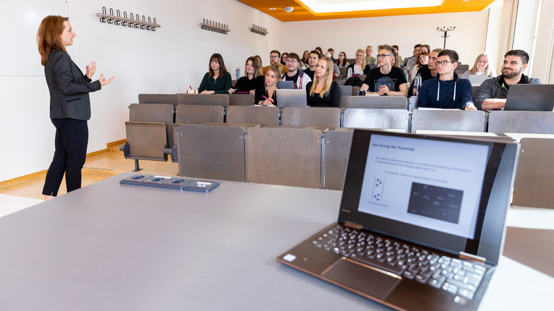 An der Berufsakademie Sachsen können Lehrinhalte individueller an Studierende vermittelt werden, da die Studiengruppen in der Regel nur aus 20 bis 30 Studierenden bestehen.