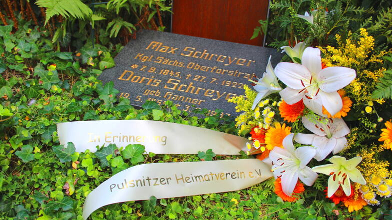 Auf dem Pulsnitzer Friedhof befindet sich das Grab des Mundartdichters Max Schreyer.