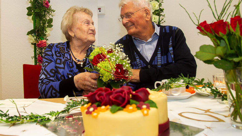 Ingeborg und Manfred Kunze aus Pirna sind seit 70 Jahren glücklich verheiratet. Das könnte an einem ganz besonderen täglichen Ritual liegen.