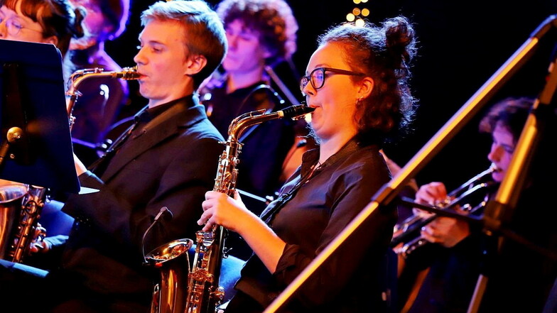 Junge Musiker bringen mit einem Jazz-Konzert Weihnachtsstimmung ins Steinhaus.