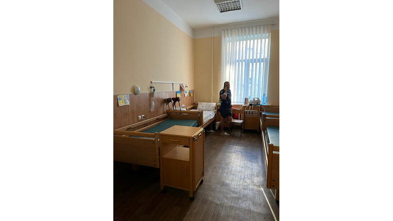 Bereits 48 Stunden nach dem Start in Hainichen wurden die Krankenbetten in Kiew entladen und sofort aufgestellt.