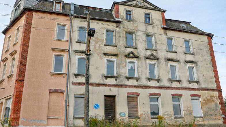 Das Haus an der Teichstraße 3 in Eibau, der sogenannte "Schneepflug" wird ebenfalls von Spettmanns Immobilienfirma Gelago angeboten - für 55.555 Euro.