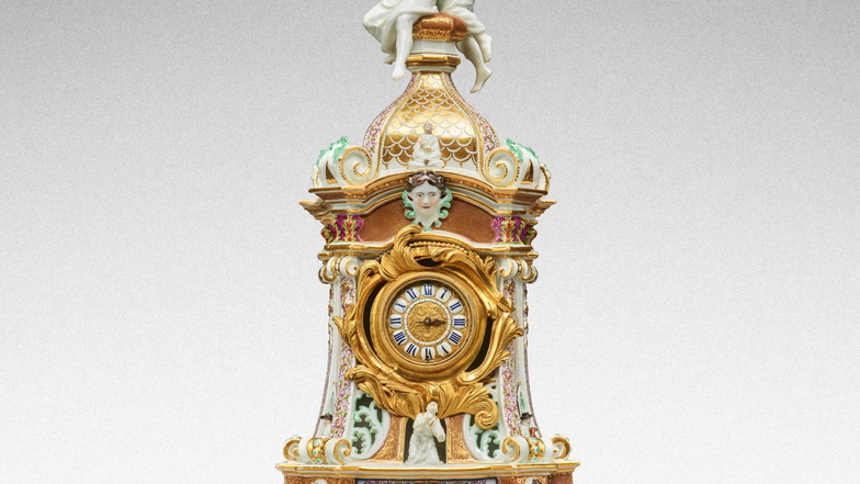 Dieses Uhrengehäuse aus Meissener Porzellan zählt zu den am höchsten geschätzten Stücken aus der Familiensammlung Oppenheimer, welche am 14. September in New York versteigert wird.