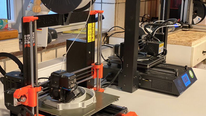 Das wichtigste Arbeitsgerät für die Visier-Produktion im Makerspace: 3-D-Drucker.