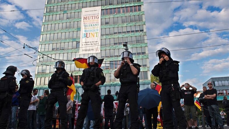 Am Dienstag hatte es eine Kundgebung der rechtsextremen NPD vor dem Haus der Presse in Dresden gegeben.
