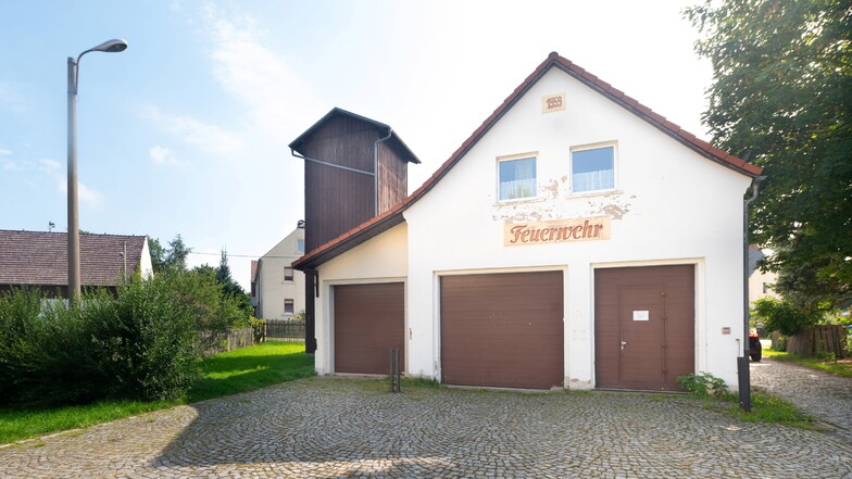 Das Ullersdorfer Feuerwehrhaus ist bekanntlich baufällig. Doch braucht es überhaupt einen Neubau, wenn die Wehr kaum aktive Mitglieder hat?