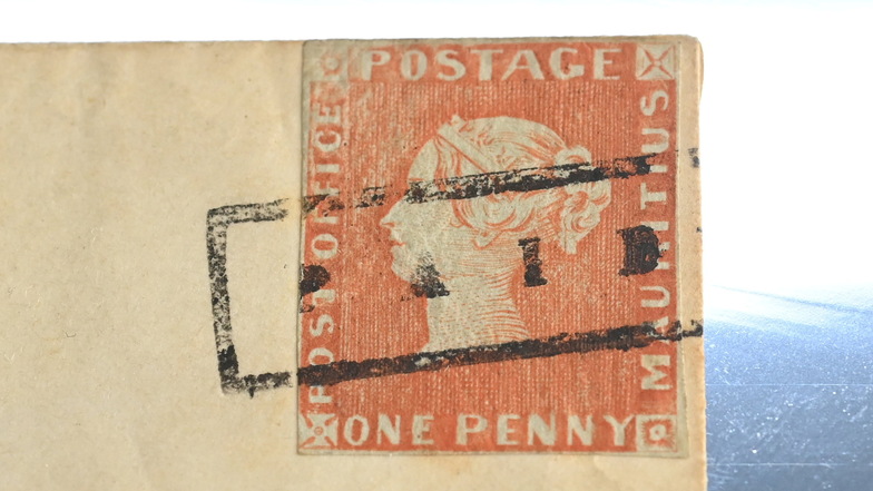 Die Briefmarke "Rote Mauritius" ist versteigert worden.
