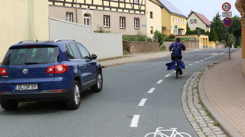 Die Geschwindigkeitsbegrenzung an der Oschatzer Straße wird oft nicht beachtet. Dabei sind in diesem Bereich viele Kinder und Radfahrer unterwegs. (Symbolfoto)