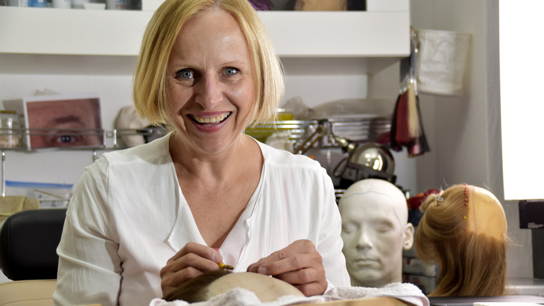 Wenn Katrin Westerhausen nicht Silikone zu Masken und Plastiken verarbeitet oder Seminare gibt, kümmert sie sich um zu schwache Igel.