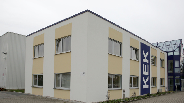 Die KEK GmbH ist auf Edelstahl spezialisiert und fertigt unter anderem Labor- und Gastronomieausstattungen.