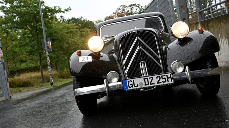 Citroën 11 B-N, Baujahr 1956, mit Fahrer Ralf Zimmermann und Beifahrer Dirk Köhler.