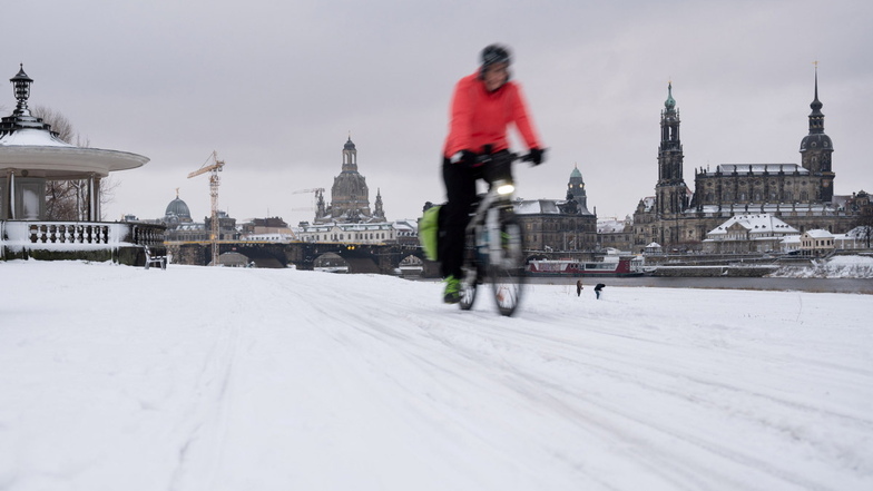 Der Winterdienst auf Dresdens Radwegen wird in diesem Winter ausgedehnt.