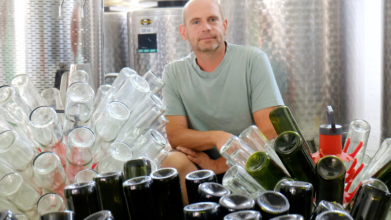 Lars Wellhöfer betreibt ein kleines Weingut in Weistropp, wo er seit 2013 auch keltert. Sein Terrassenweinberg liegt in Kleinschönberg.