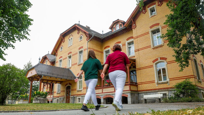 Das Fachkrankenhaus Großschweidnitz bildet aus - und stellt jetzt den Pflegeberuf künftigen Azubis vor.