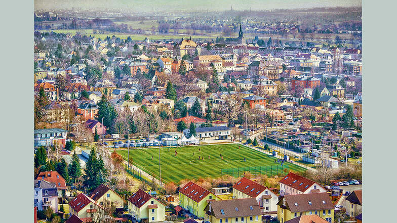 Das Radebeuler Weinbergstadion schaffte es in den Jahreskalender des Fußballmagazins 11Freunde.