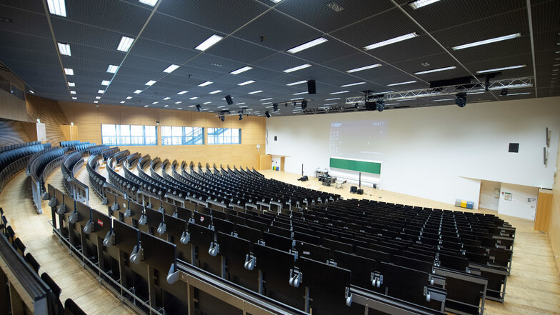 Ein leerer Hörsaal im Hörsaalzentrum der Technischen Universität Dresden.