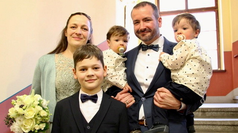 Doreen Gelbhaar und Sören Maes haben sich getraut und am Schalttag geheiratet. Ihre Jungs Colin, Lion und Robin waren dabei.