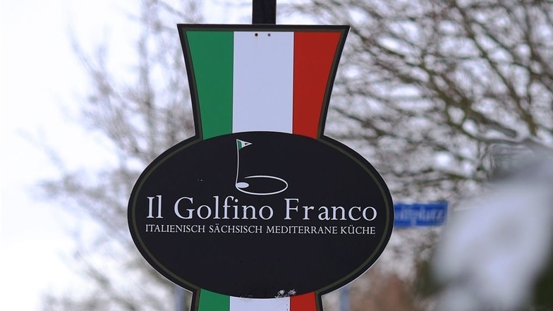 Die Schilder sind noch da; aber der italienische Wirt Gianfranco Cretaro hat das Club-Restaurant auf dem Golfplatz in Ullersdorf nach elf Jahren verlassen. Bis spätestens April soll ein neuer Pächter gefunden sein.