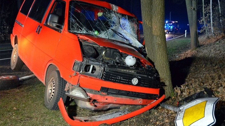 Der 41-jährige Fahrer des VW erlitt leichte Verletzungen.