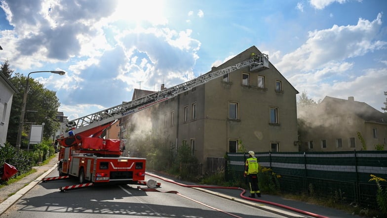 Auch die Drehleiter kam zum Einsatz.