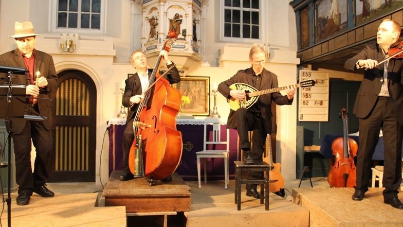 Andreas Zöllner war 23 Jahre Bandmitglied bei „Das Blaue Einhorn“. In der Weixdorfer Kirche gaben sie ihr Abschiedskonzert