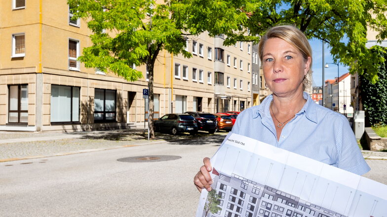 Die Bautzener Wohnungsbaugesellschaft wollte in der Kurt-Pchalek-Straße die Häuser, vor denen Chefin Kirsten Schönherr hier steht, sanieren. Doch daraus wird vorerst nichts.