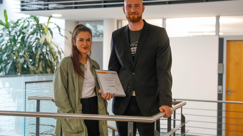... während Gary Biele und Sena Barhoum von NSAC Görlitz dankbar für den mit 1.500 Euro dotierten ersten Platz für das Projekt Floorcross Görlitz sind.