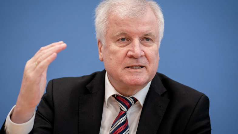 Bundesinnenminister Horst Seehofer (CSU) setzt die Serie von Schlägen gegen Extremisten fort.