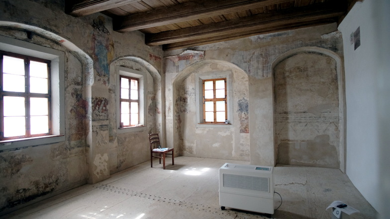 In der Bohlenstube wurden wertvolle Fresken freigelegt und teilweise restauriert. Einer breiten Öffentlichkeit können sie aber noch nicht zugänglich gemacht werden.