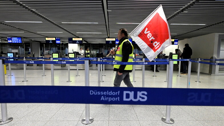 Beschäftigte der Abfertigung des Flughafens streiken für bessere Löhne. Die Gewerkschaft Verdi rechnet mit Flugausfällen und Verspätungen.
