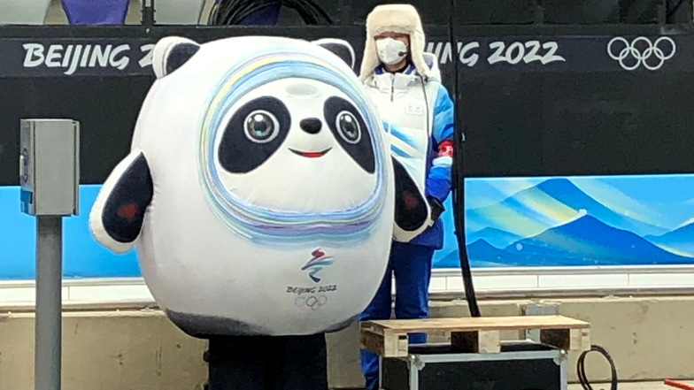 Riesenpanda Bing Dwen Dwen ist der Star dieser Winterspiele. Das Maskottchen will jetzt jeder haben.