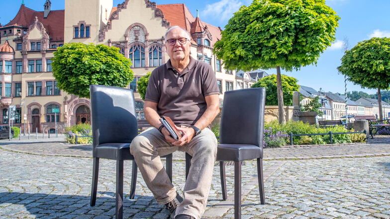 Manchmal sitzt Friedensrichter Wolf-Dietmar Bleil zwischen den Stühlen. Bisher hat er aber immer eine einvernehmliche Lösung gefunden, auch wenn die Fronten zwischen Streithähnen verhärtet sind.