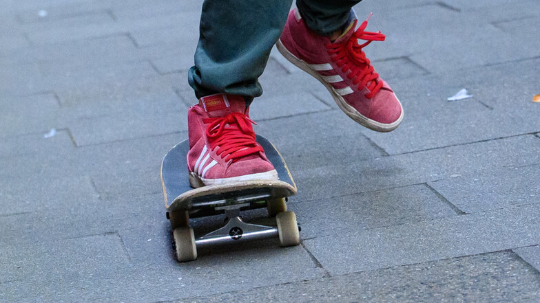 56-Jähriger stürzt von elektrischem Skateboard und stirbt