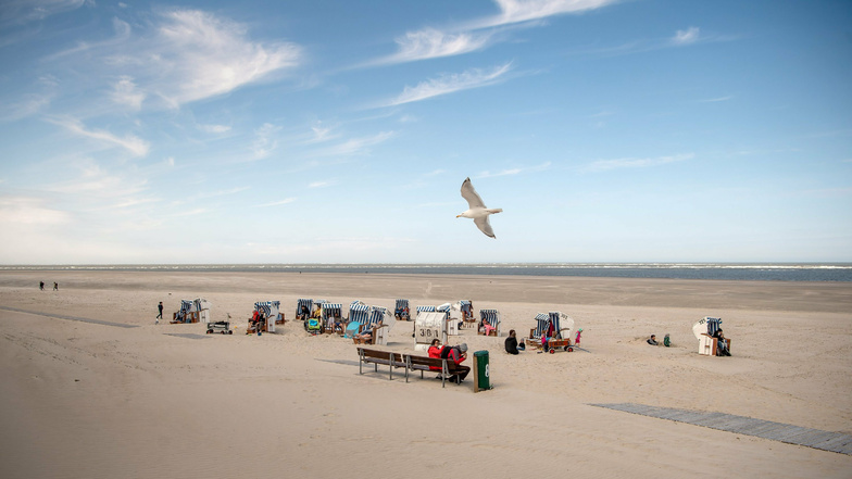 Die überwiegende Zahl der Urlauber hat Verständnis für die Absagen - und genießt das Strandleben, wie hier auf Spiekeroog.