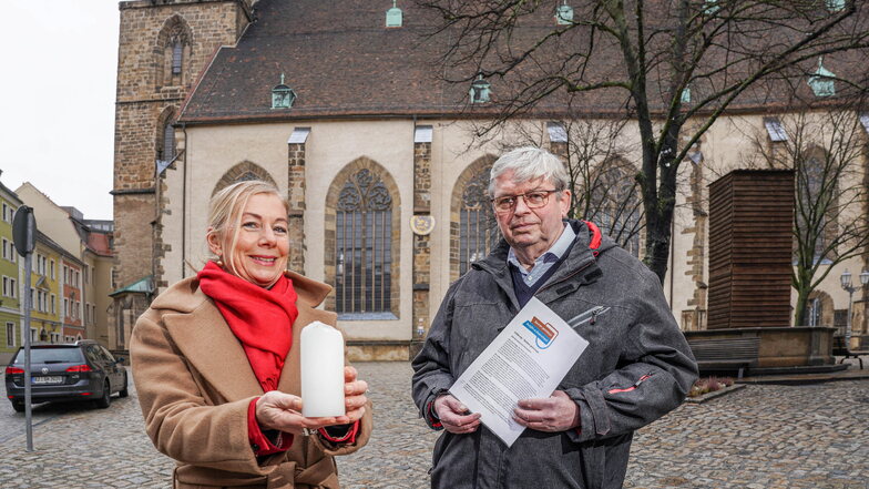 Katja Gerhardi und Heinrich Schleppers von der Initiative „Bautzen gemeinsam“ rufen zu einem stillen Umzug mit Kerzen am Freitagabend in Bautzen auf. Start und Ziel ist am Dom St. Petri.