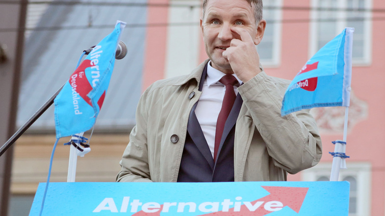 Björn Höcke, Thüringer AfD-Chef, gilt als Spitze der parteiinternen Bewegung "Der Flügel", den der Verfassungsschutz verdächtigt, rechtsextrem zu sein. Offenbar haben Anhänger vor einer Woche in Niesky versucht, die Macht an der Neiße zu übernehmen.