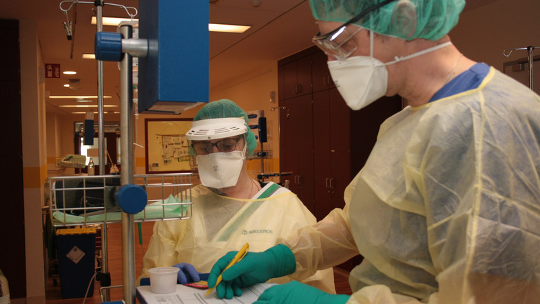 Corona-Patienten sind in der Asklepios Klinik Radeberg auf einer Infektionsstation untergebracht. Mitarbeiter sind besonders geschützt.
