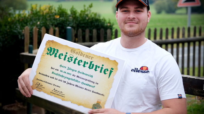 Tim Wagner will den Goldenen Meisterbrief seines Großvaters in Ehren halten. Jürgen Heidenreich, den weithin bekannten Kfz-Elektriker aus Olbersdorf, hat die seltene Auszeichnung leider nicht mehr erreicht.