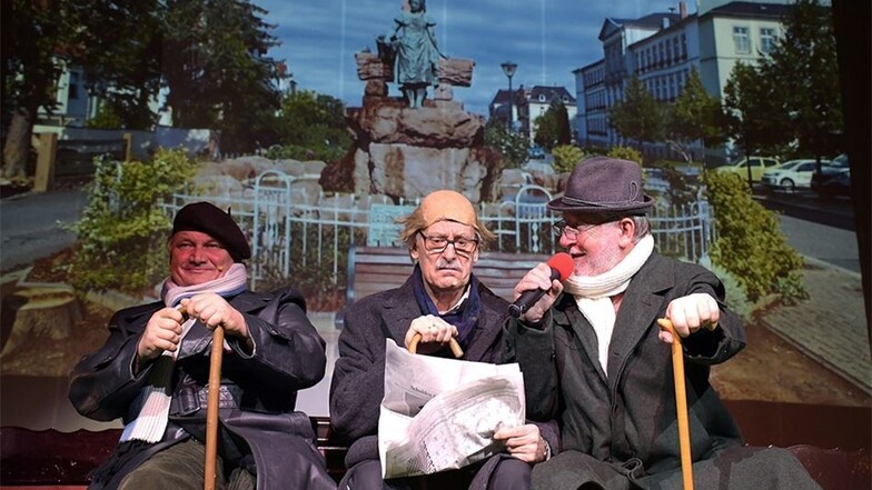 Ralf Herrmann (von links), Wolfgang Rölle und Hansjörg Oehmig sind die drei Herren, die über die Gewohnheiten der Leisniger bei diversen Festen herziehen.
