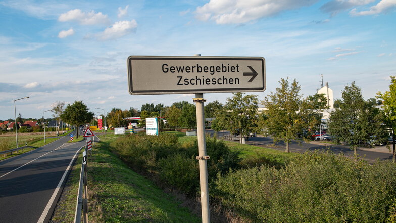 Erste Ausfahrt von der B 101 in Großenhain ist gleichzeitig die Einfahrt ins Gewerbegebiet Zschieschen. Hier hat die Dekra die letzte freie Fläche erworben und wird eine Prüfstelle errichten.