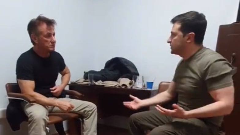 Oscar-Preisträger Sean Penn (61, "Mystic River", "Milk") arbeitet in Kiew an einer Dokumentation über den Ukraine-Krieg. Auf Instagram teilte der ukrainische Präsident Wolodymyr Selenskyj ein Video, in dem er sich mit Penn unterhält.