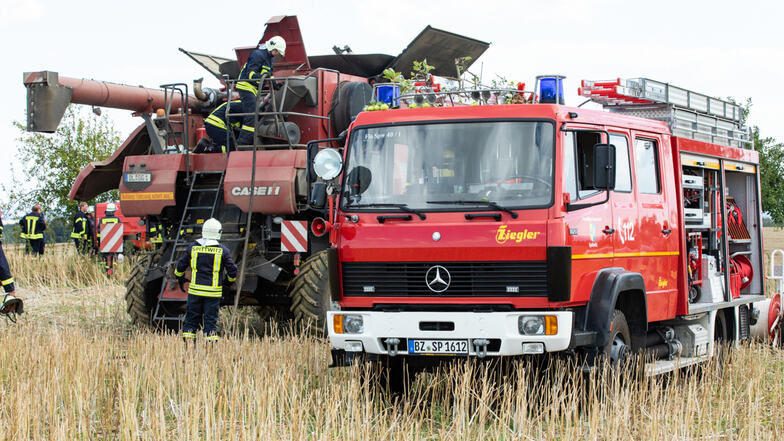 Einen Feuerwehreinsatz gab es am Sonntagmittag auf einem Feld bei Göda.