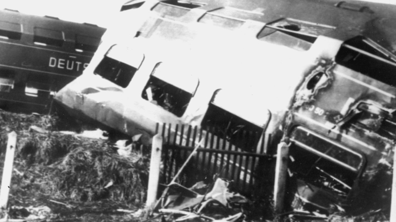 Bei Schweinsburg-Culten bei Chemnitz stieß 1972 ein D- Zug in dichtem Nebel mit einem Schnellzug zusammen. Mehr als 25 Menschen starben.